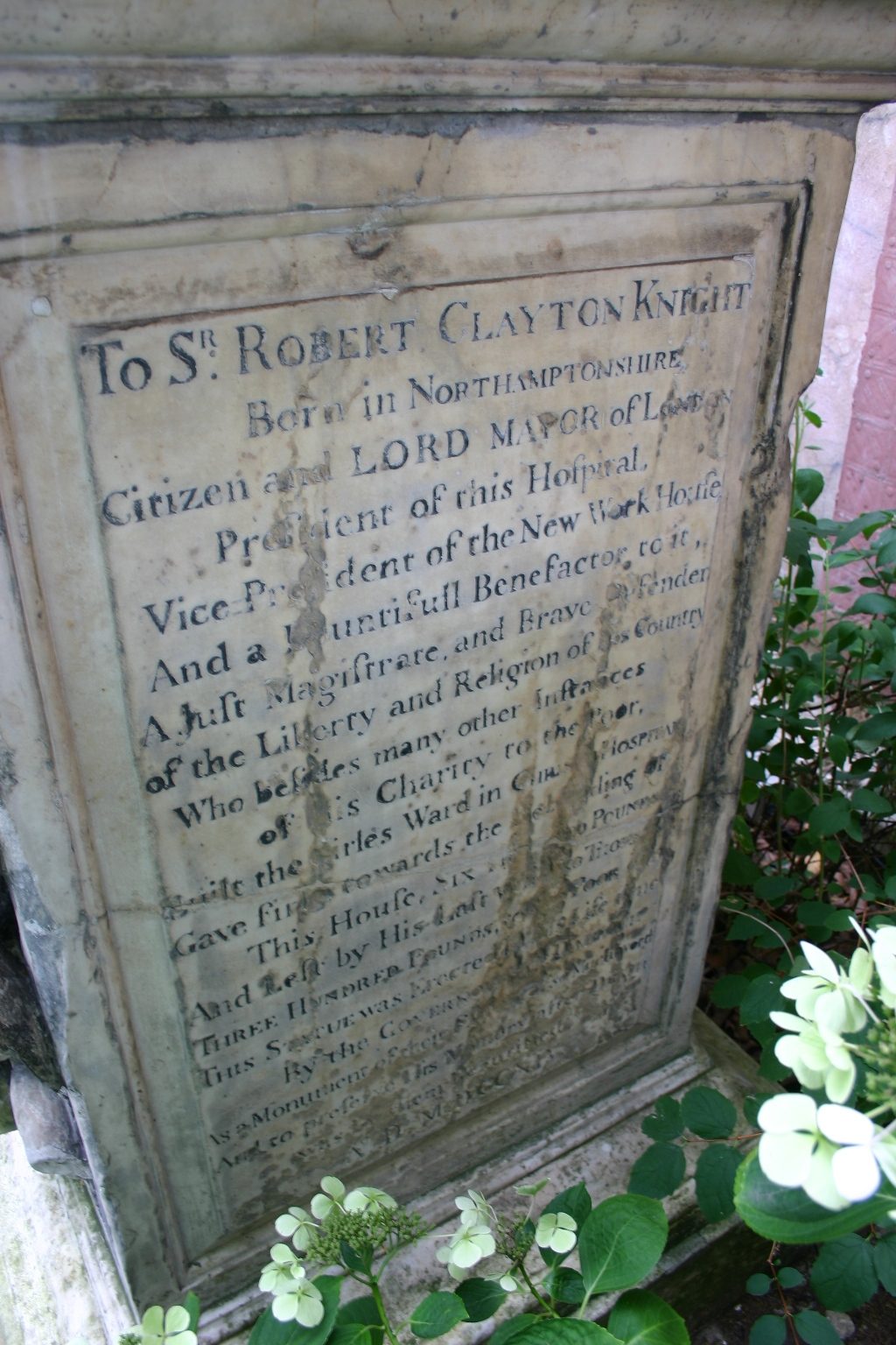 Robert%20Clayton%27s%20monument%2C%20St%20Thomas%27%2C%20London%20-%2003.JPG